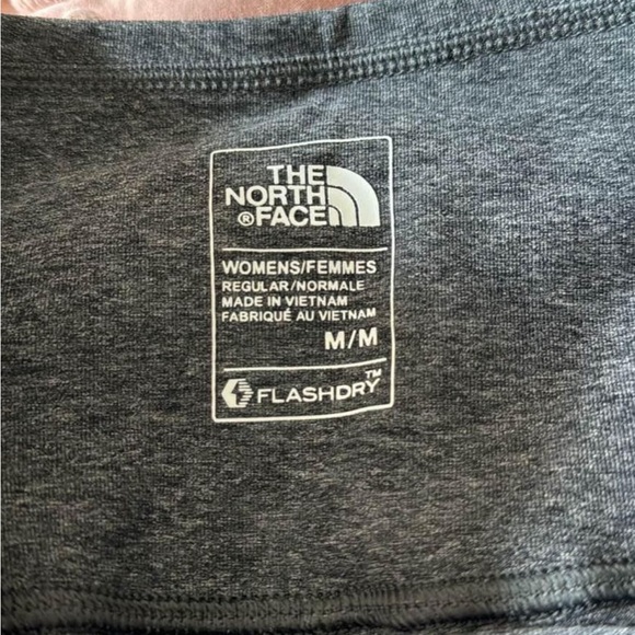 North face workout capris with pockets! - Picture 2 of 3